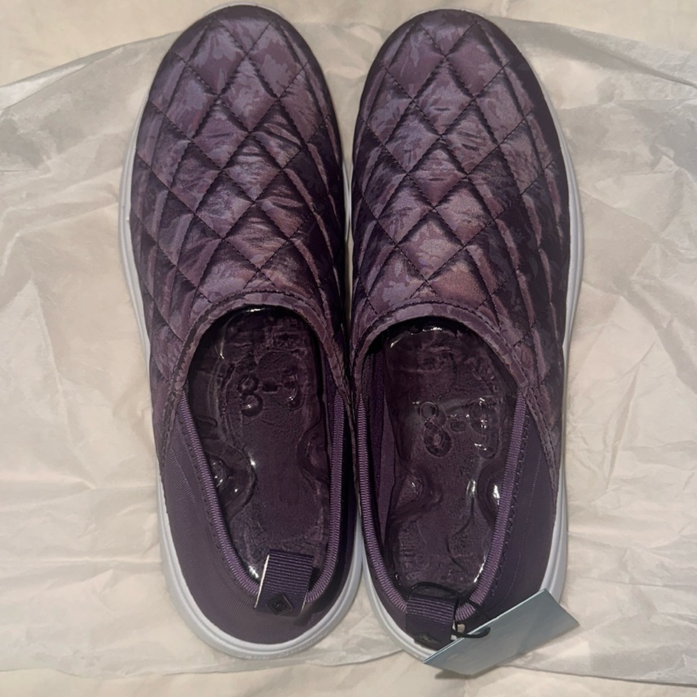VB Cloud by Vera Bradley Convertible Slip-on Shoes Size 9. Retail price $80